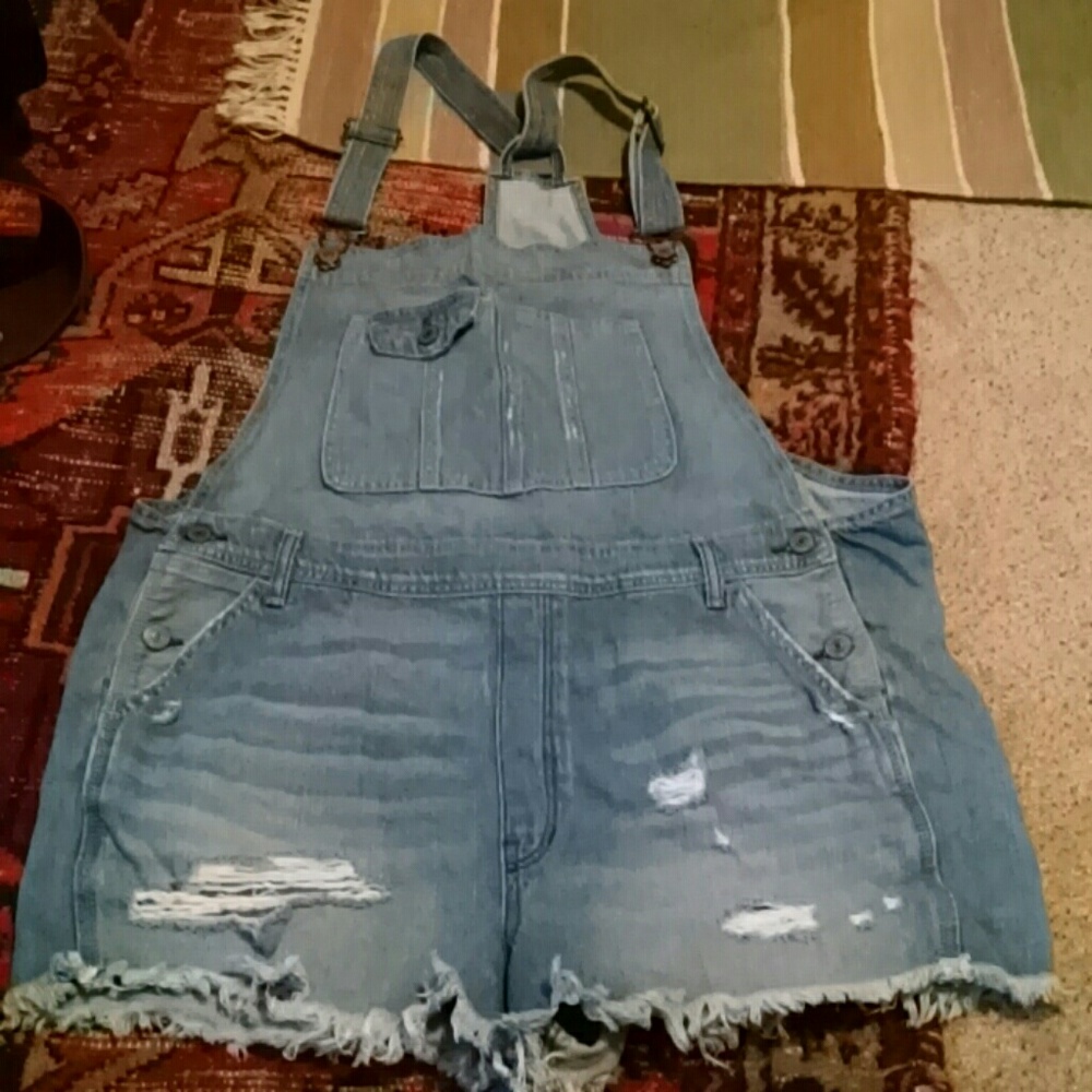 Abercrombie & Fitch overall shorts